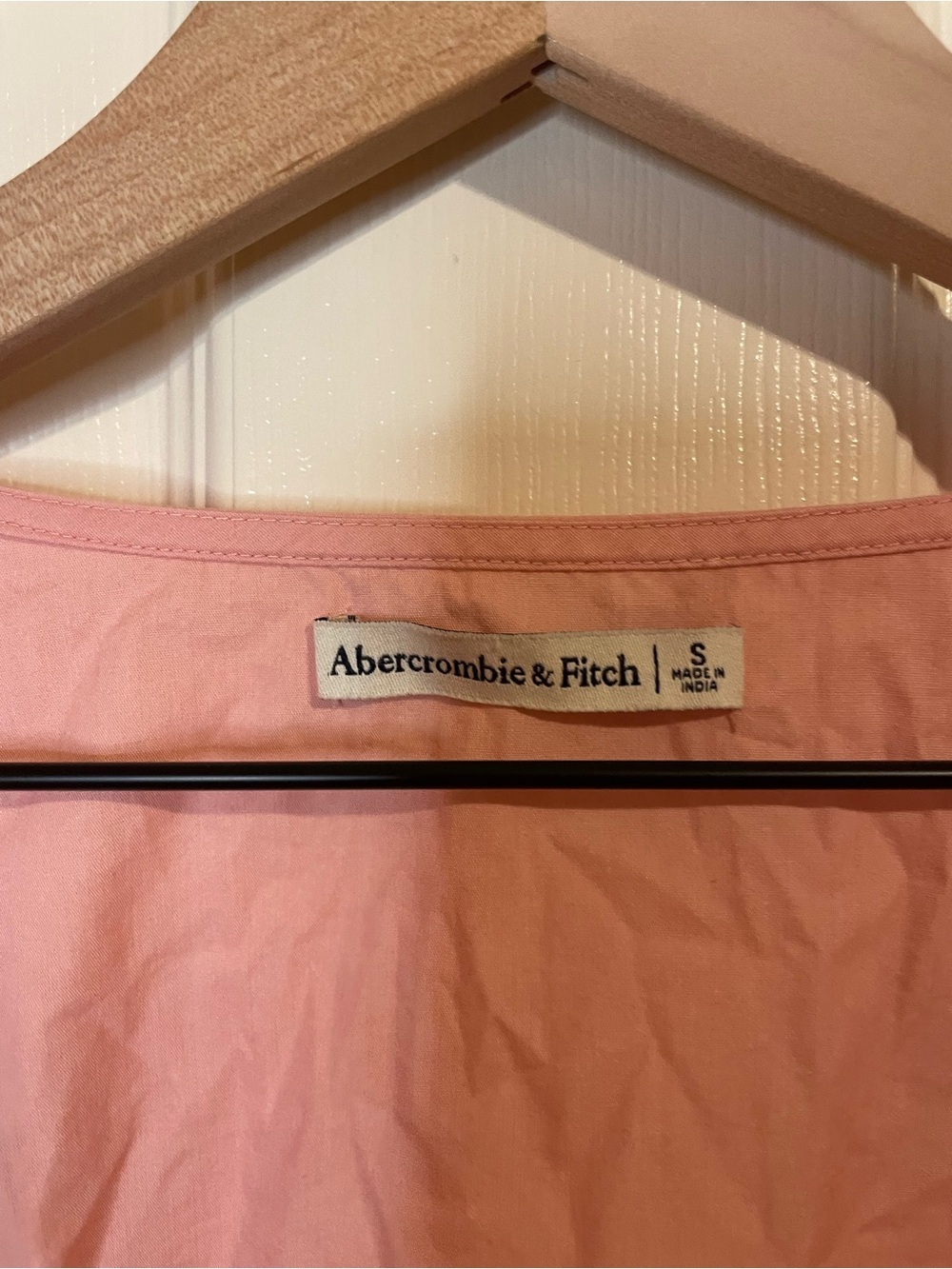 Abercrombie & Fitch Puff Sleeve Tie Up Blouse in Baby Pink Size Small - Picture 5 of 8